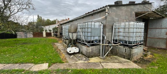  Building in Le Champ-Saint-Pere, France No. 357617 2