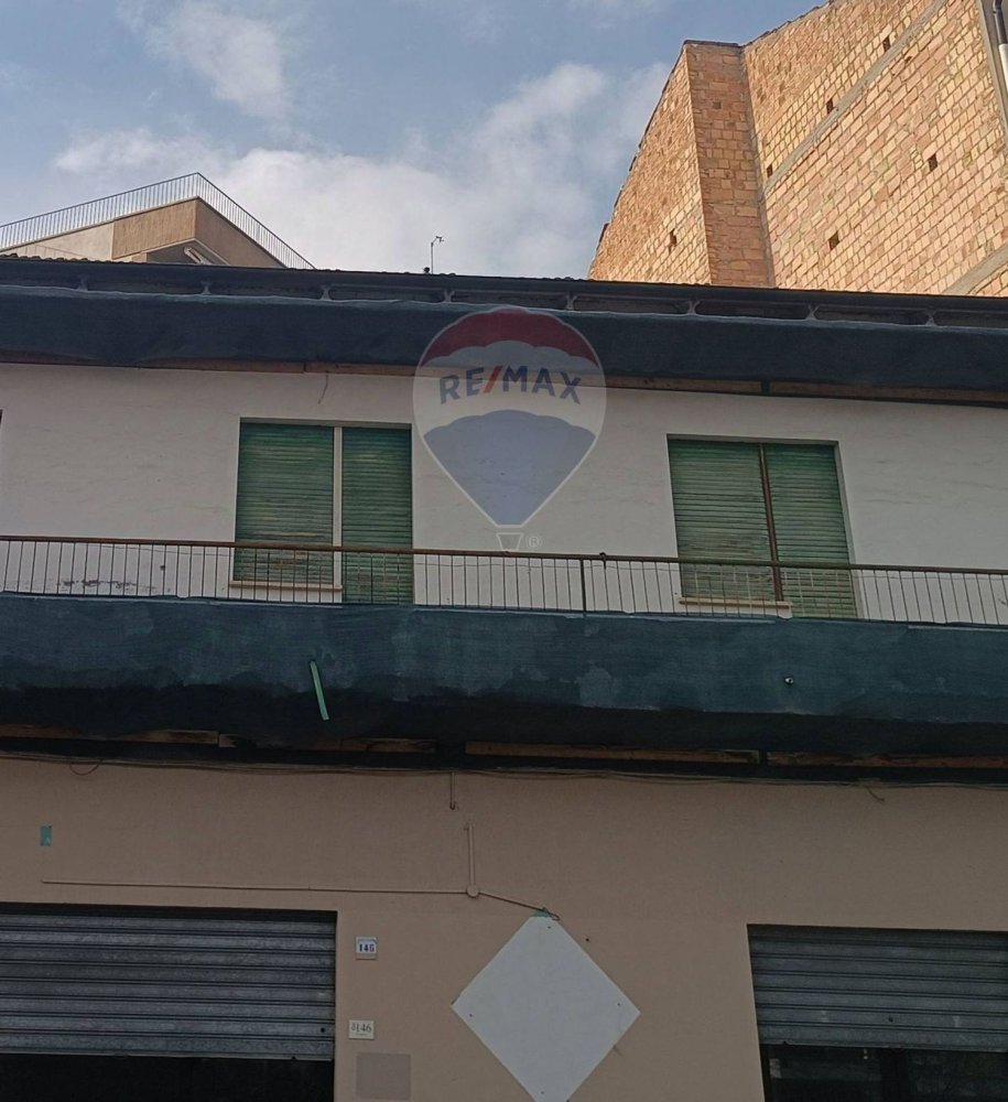 6 rooms Apartment in Loreto Aprutino, Italy No. 57452