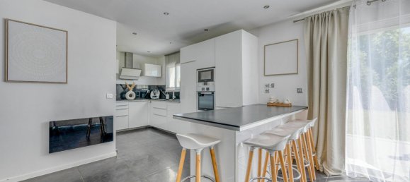 4 bedrooms House in Tresses, France No. 278760 4