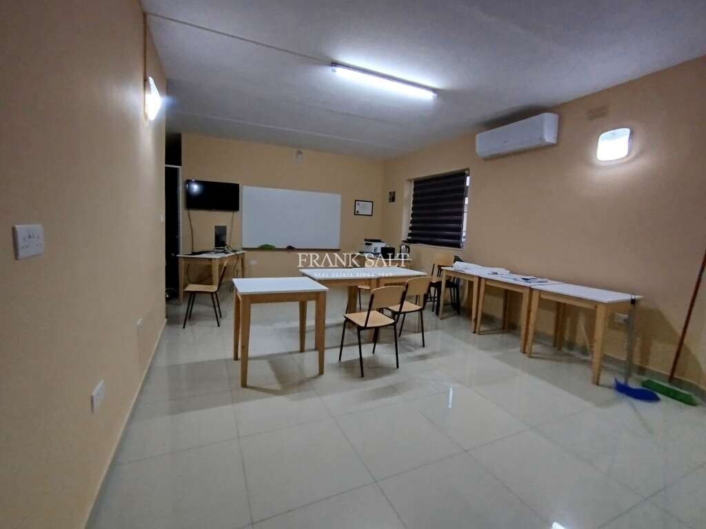  محل تجاري في Zabbar, Malta 53متر مربع رقم 13485