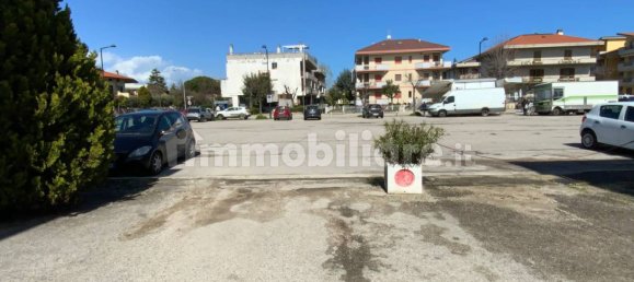 2 bedrooms Apartment in Martinsicuro, Italy No. 99880 4