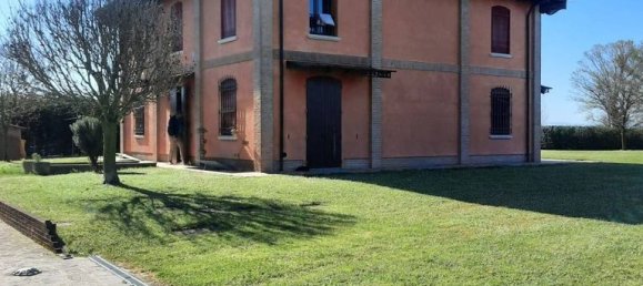3 Schlafzimmer Villa in Ravenna, Italy, Nr. 334902 10