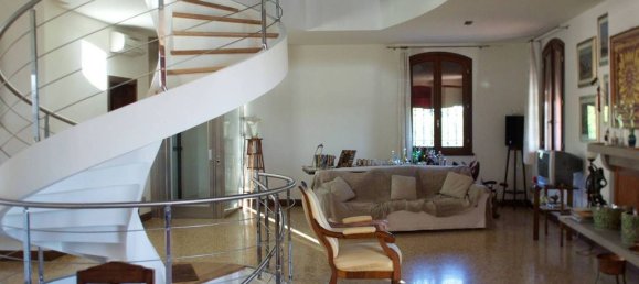 3 Schlafzimmer Villa in Ravenna, Italy, Nr. 334902 2