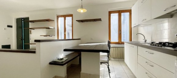 3 rooms Apartment in Parma, Italy No. 20406 6