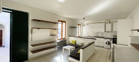 3 rooms Apartment in Parma, Italy No. 20406 2