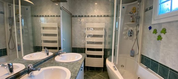 5 bedrooms House in Osny, France No. 183272 6