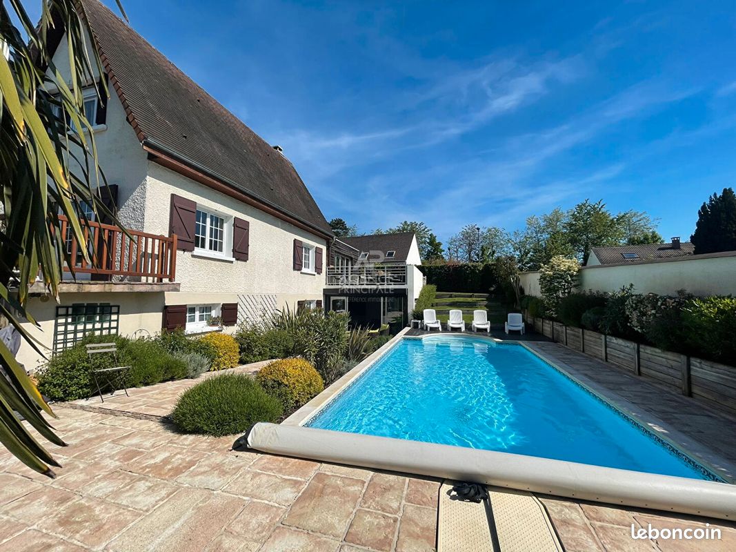 5 bedrooms House in Osny, France No. 183272