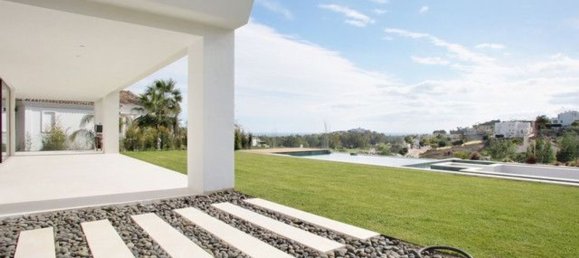 5 bedrooms Villa in Malaga, Spain No. 120631 9