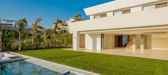 5 bedrooms Villa in Malaga, Spain No. 120631 16