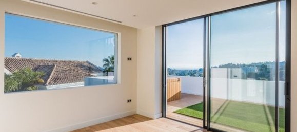 5 bedrooms Villa in Malaga, Spain No. 120631 20