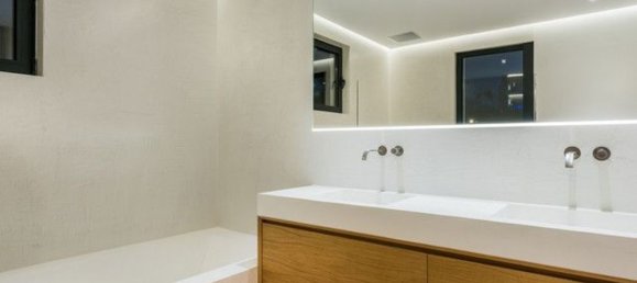 5 bedrooms Villa in Malaga, Spain No. 120631 32