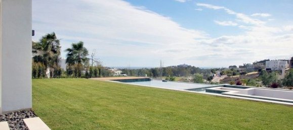 5 bedrooms Villa in Malaga, Spain No. 120631 10
