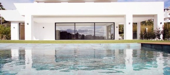 5 bedrooms Villa in Malaga, Spain No. 120631 6