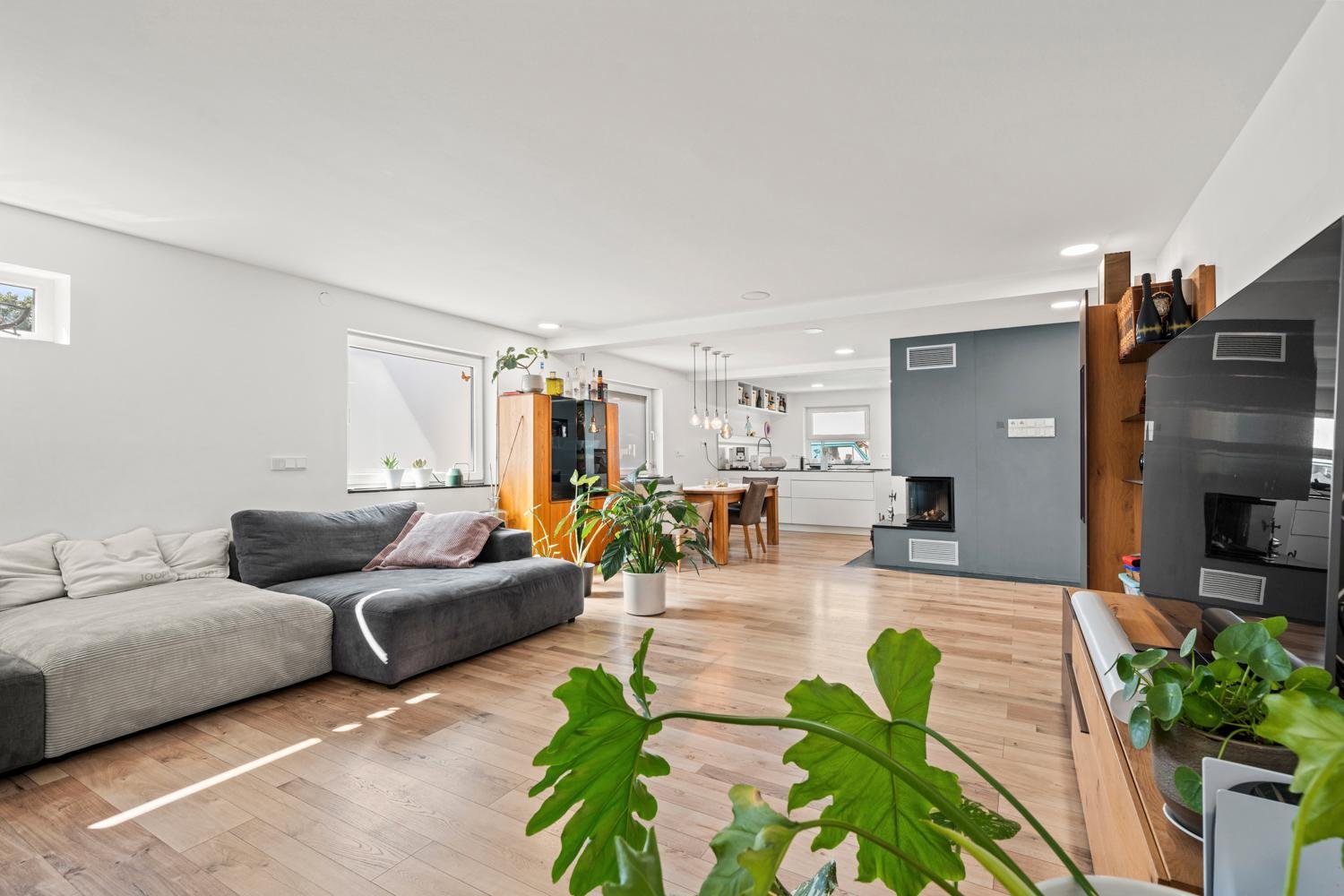 6-Zimmer Wohnung in Bodenseekreis, Germany, Nr. 357643