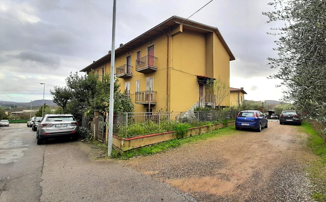 5 rooms Apartment in Laterina Pergine Valdarno, Italy No. 238071