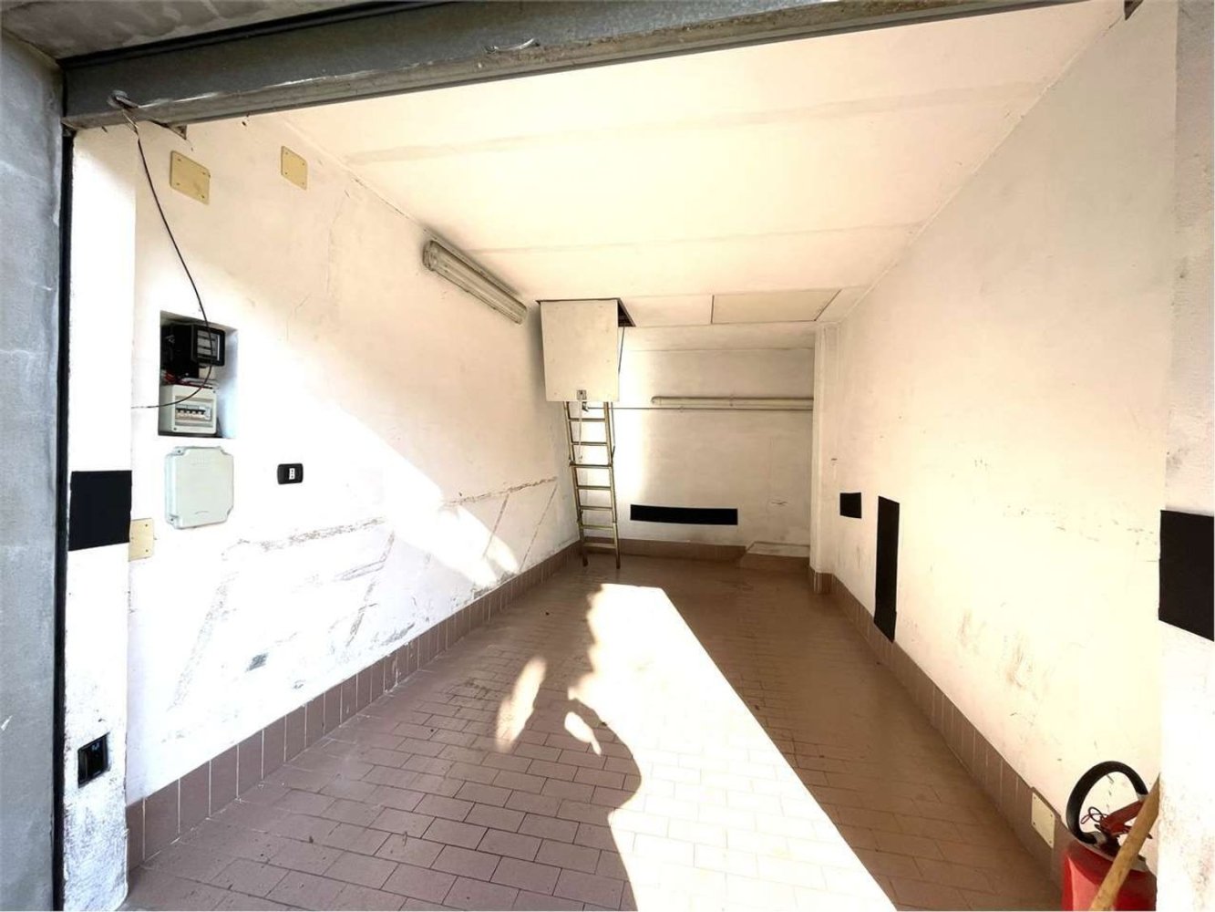 26m² Garage in Genoa, Italy No. 185938