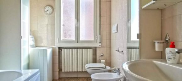 5-Zimmer Wohnung in Modena, Italy, Nr. 2426 27