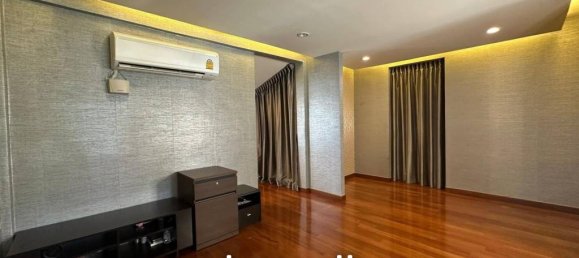 3 bedrooms Bungalow in Bangkok, Thailand No. 24032 8