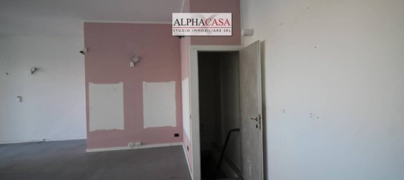 Propiedad comercial de 1 habitación en Osio Sopra, Italy No. 282337 8