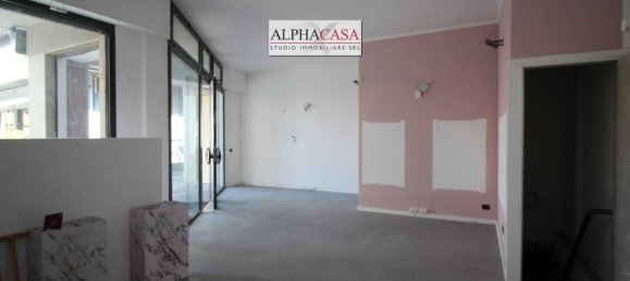Propiedad comercial de 1 habitación en Osio Sopra, Italy No. 282337 6