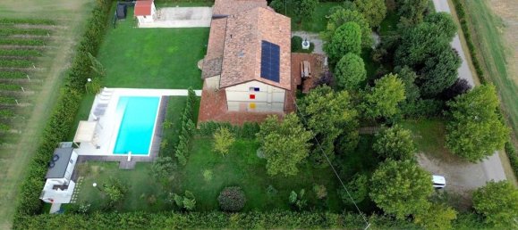 4 bedrooms Villa in Novellara, Italy No. 332188 2