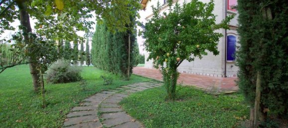 4 bedrooms Villa in Novellara, Italy No. 332188 8