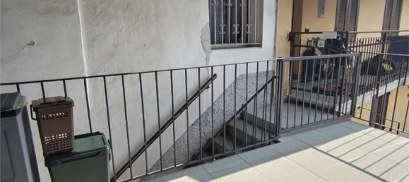 2 bedrooms Apartment in Malnate, Italy No. 359556 2