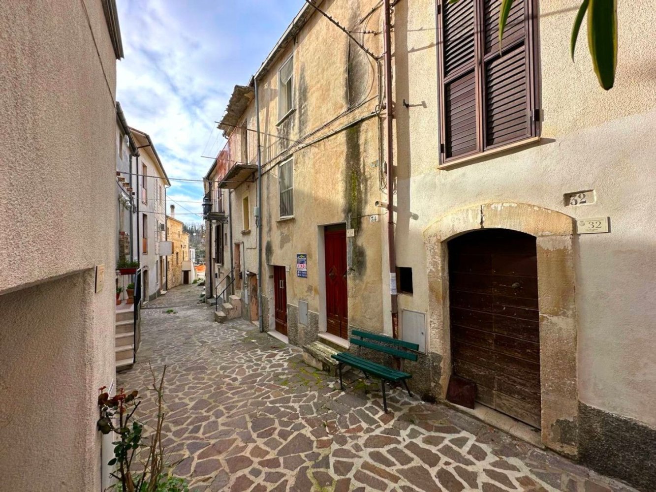 4 rooms House in Roccamorice, Italy No. 123153