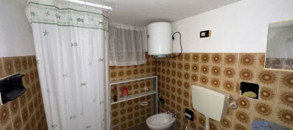4 rooms House in Roccamorice, Italy No. 123153 27