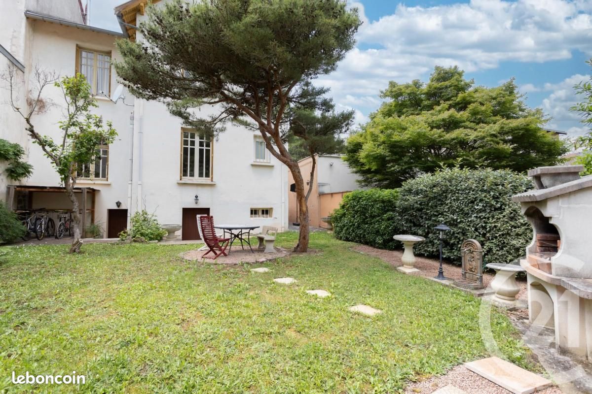 5 bedrooms House in Chatel-Guyon, France No. 204384