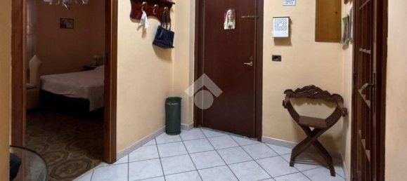 2 rooms Apartment in Naples, Italy No. 261121 2