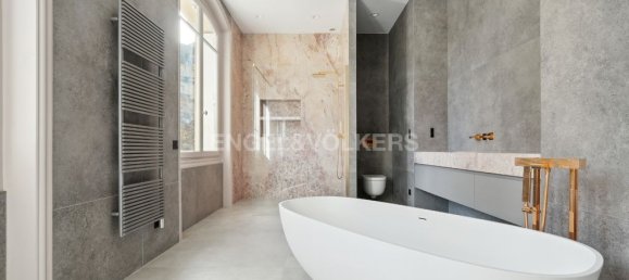 5 bedrooms Apartment in Paris, France No. 186217 25
