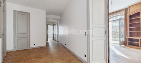 5 bedrooms Apartment in Paris, France No. 186217 9