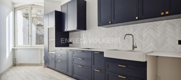 5 bedrooms Apartment in Paris, France No. 186217 12