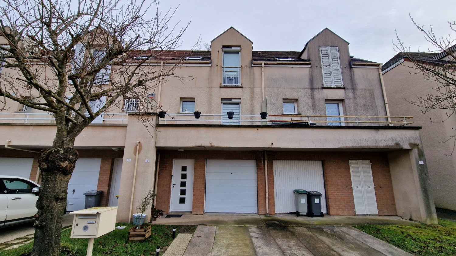 2 bedrooms House in Louvres, France No. 144738