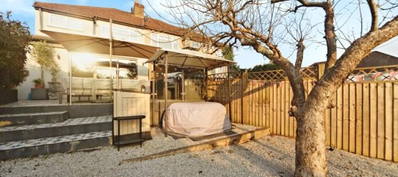 3 bedrooms House in South Croydon, United Kingdom No. 8098 9