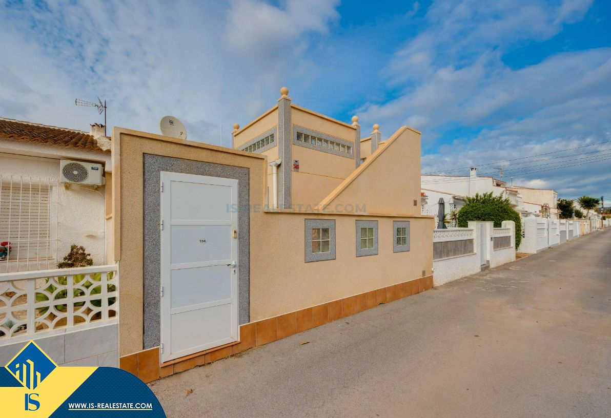 2 bedrooms Townhouse in Torrevieja, Spain No. 95077