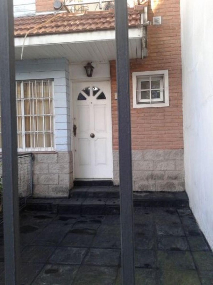 2 bedrooms Apartment in Lanus, Argentina No. 95843