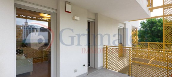 2 bedrooms Apartment in Milan, Italy No. 260722 8