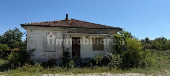 4 bedrooms House in Trecate, Italy No. 289885 3