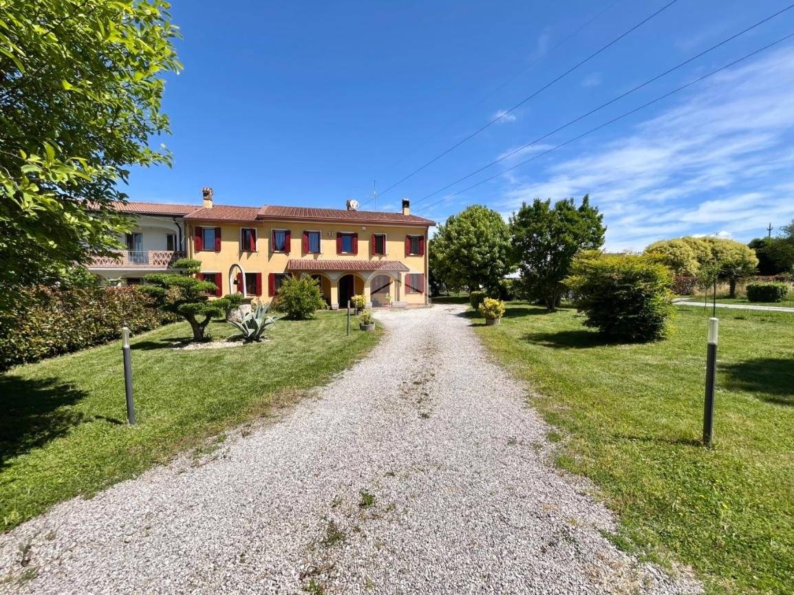 3 bedrooms Villa in Saonara, Italy No. 366609