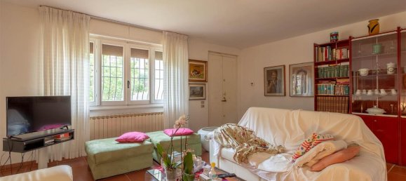 7 rooms House in Calenzano, Italy No. 36121 3