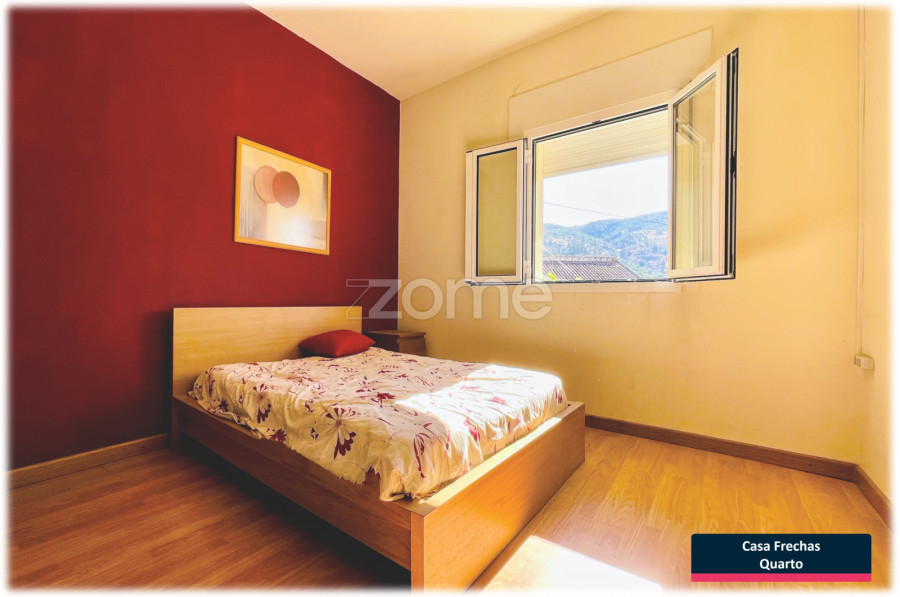 3 bedrooms House in Frechas, Portugal No. 85823