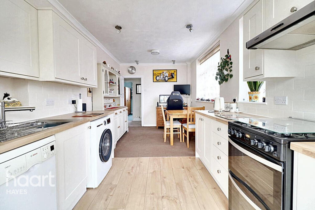 2 bedrooms Bungalow in Hayes, United Kingdom No. 5066