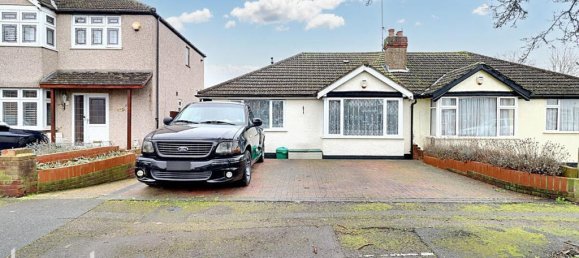 2 bedrooms Bungalow in Hayes, United Kingdom No. 5066 2