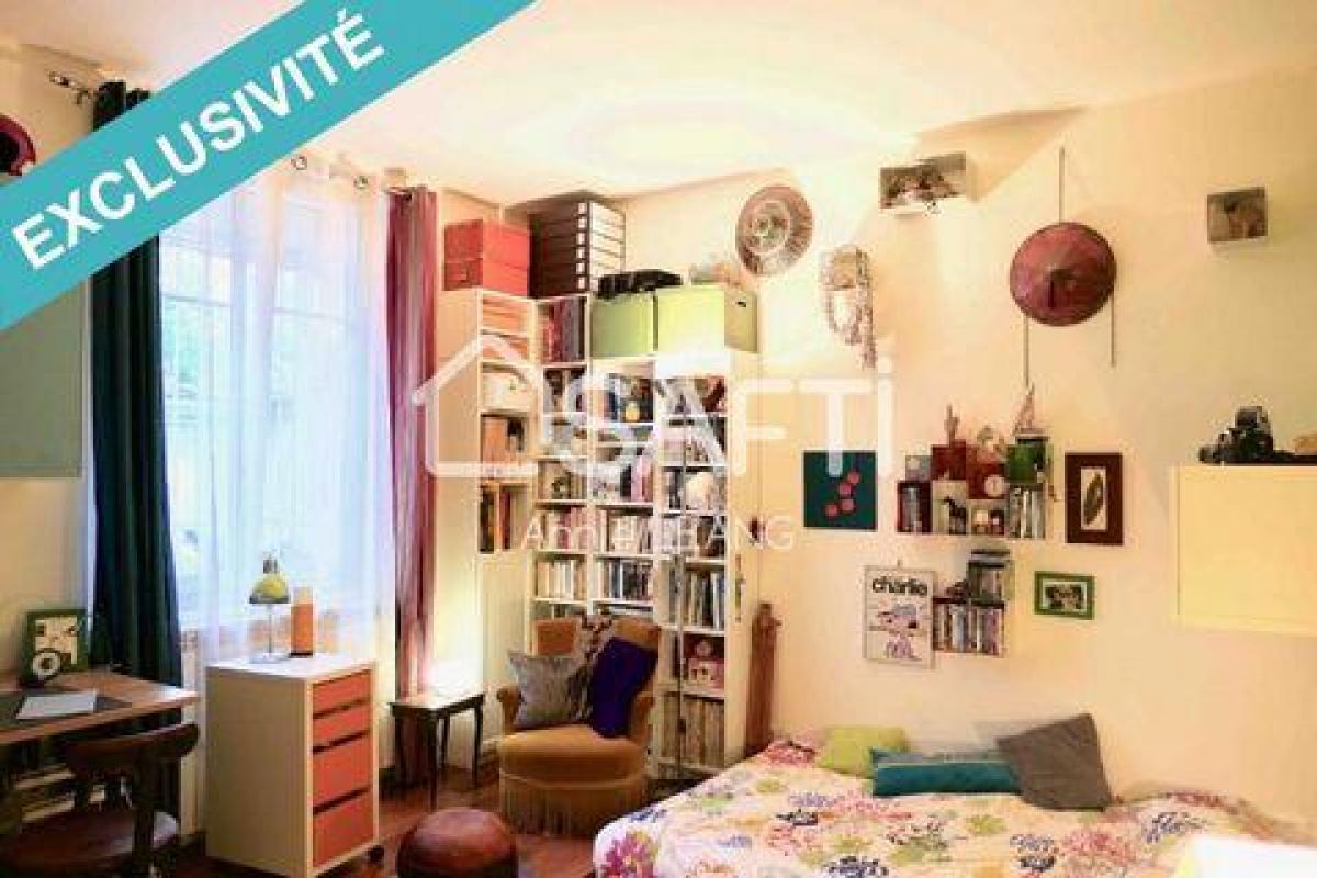 Studio in Montreuil, France No. 26937