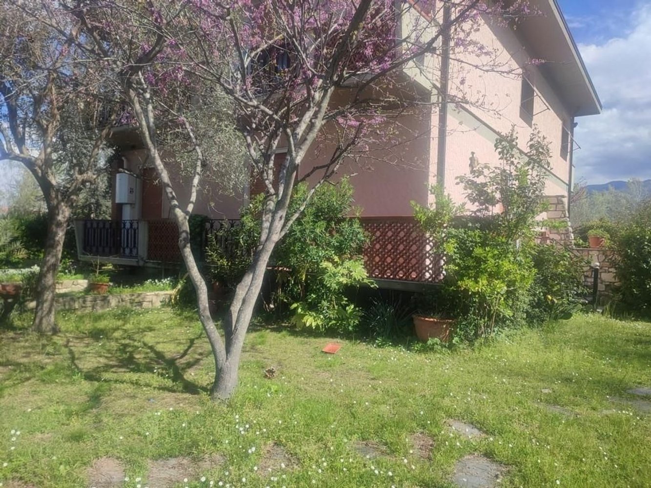 5 bedrooms House in Carrara, Italy No. 398715