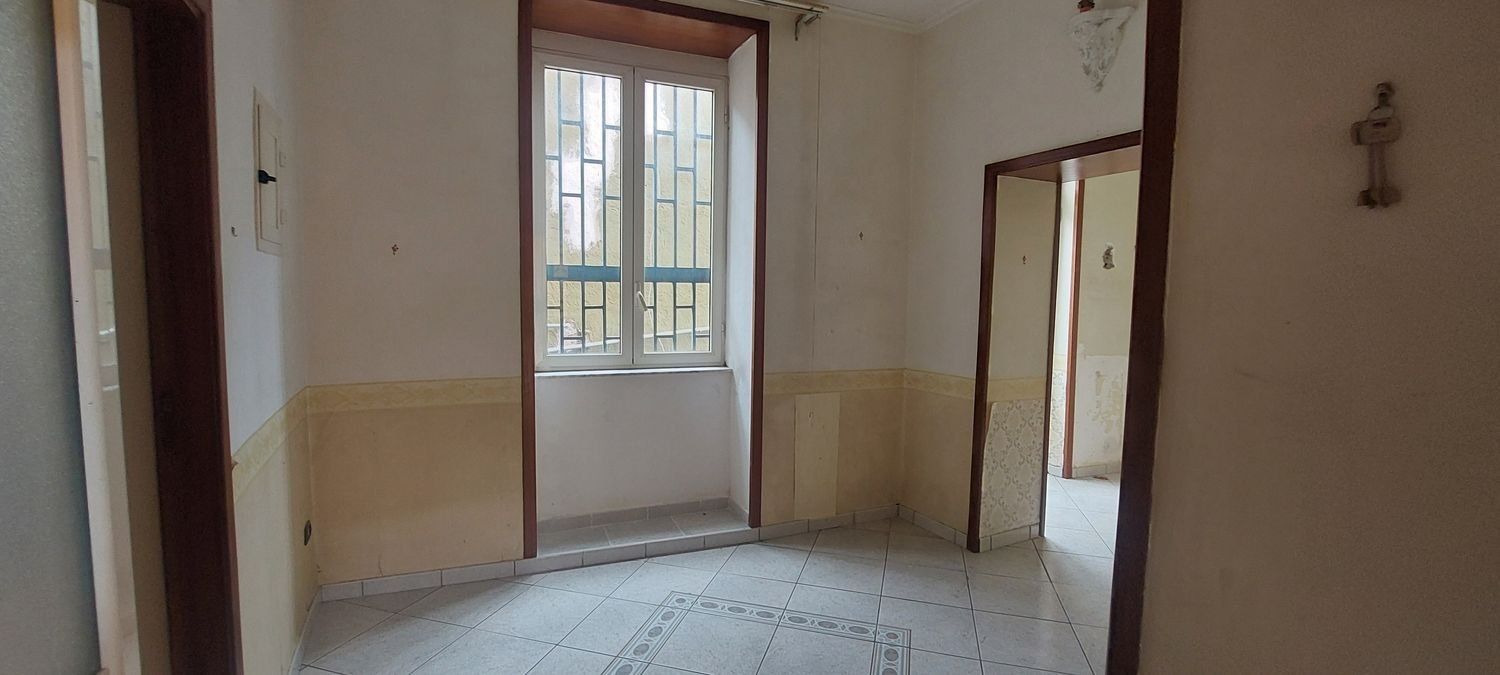 Квартира с 4 комнатами в Торре дель Греко, Италия № 8949