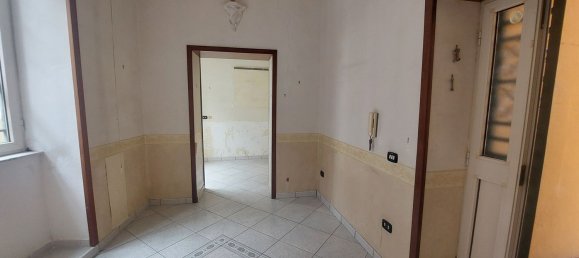 Квартира с 4 комнатами в Торре дель Греко, Италия № 8949 2