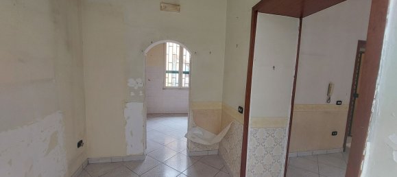 Квартира с 4 комнатами в Торре дель Греко, Италия № 8949 4